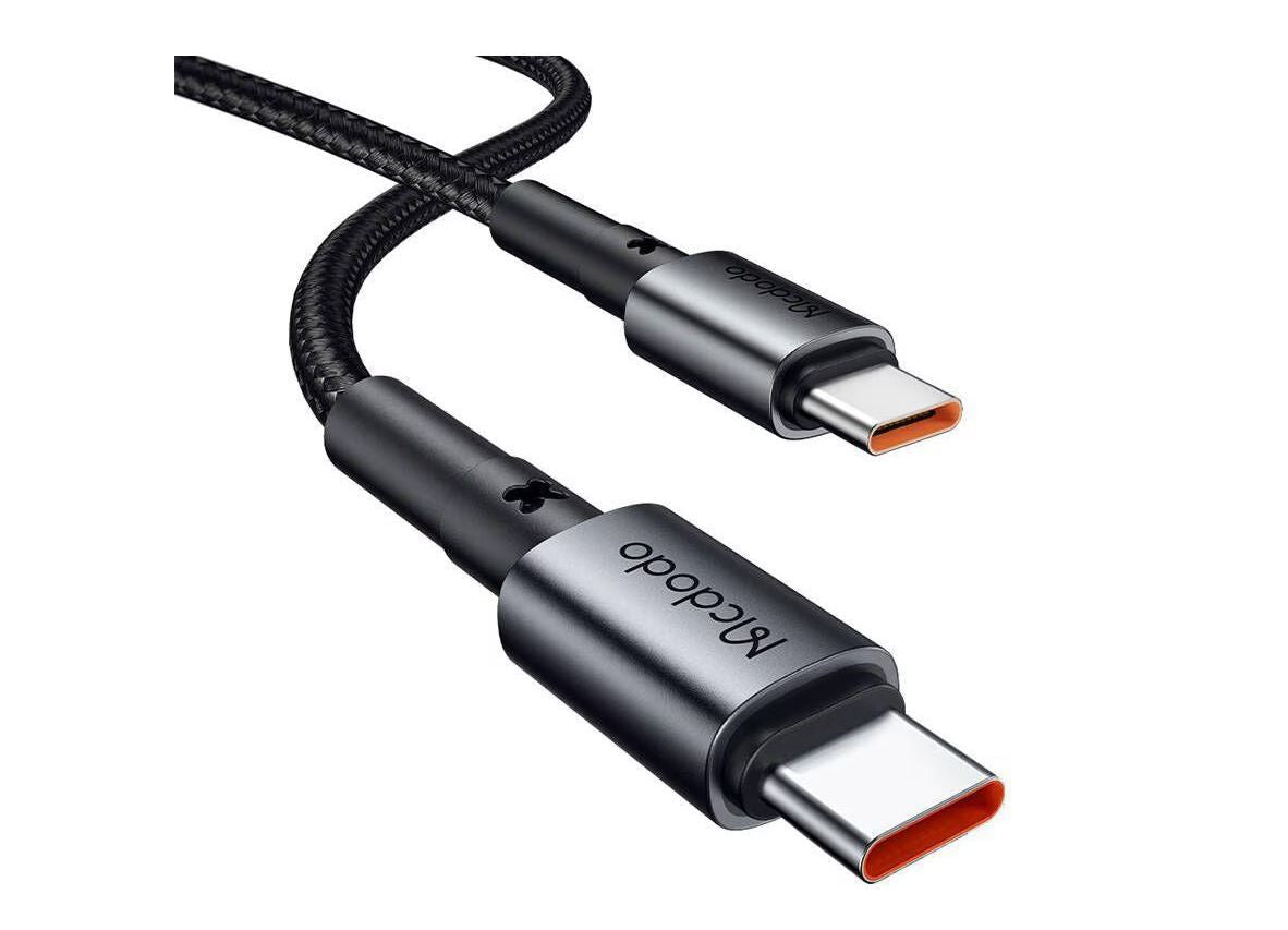 MCDODO CC-7493 SET AUTO Punjač 30W USB-C + KABL TIP-C NA TIP-C. DUŽINA 1,2m